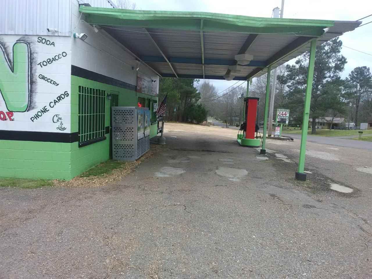 2011 Monticello St, Hazlehurst, MS 39083